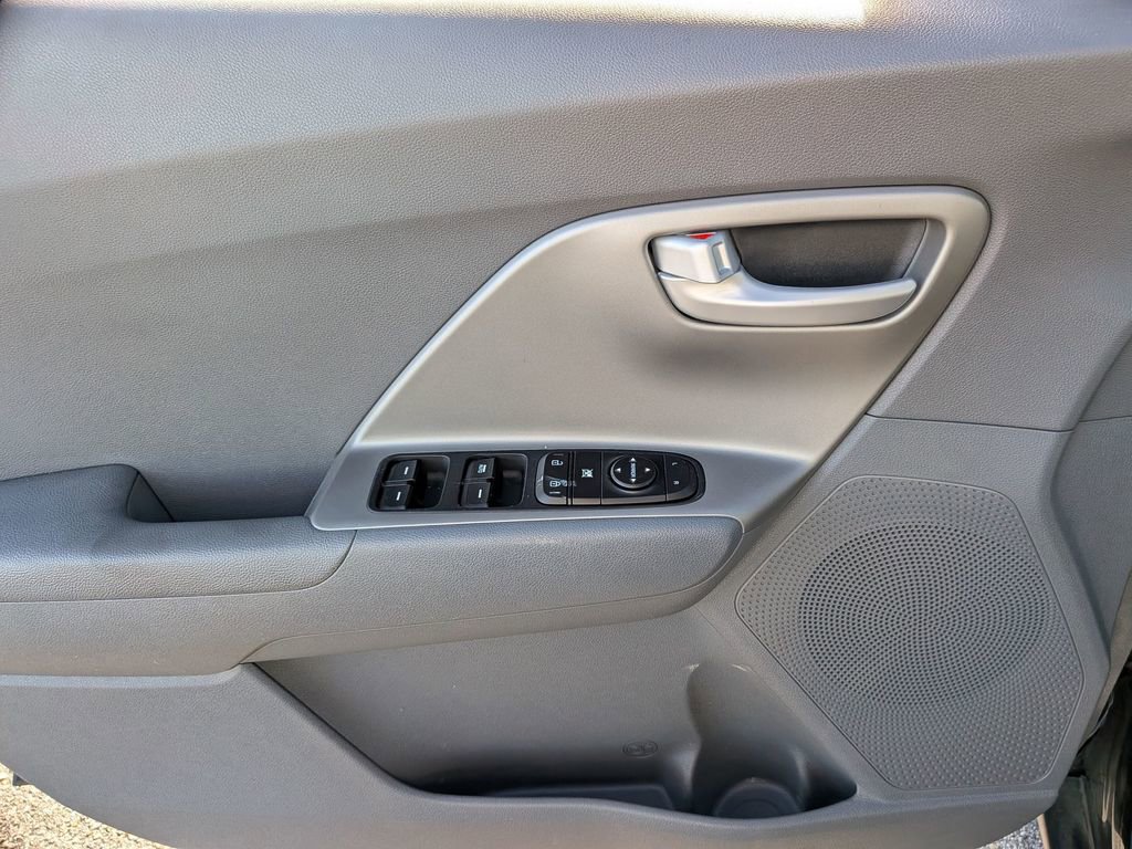 Used 2017 Kia Niro LX image 29