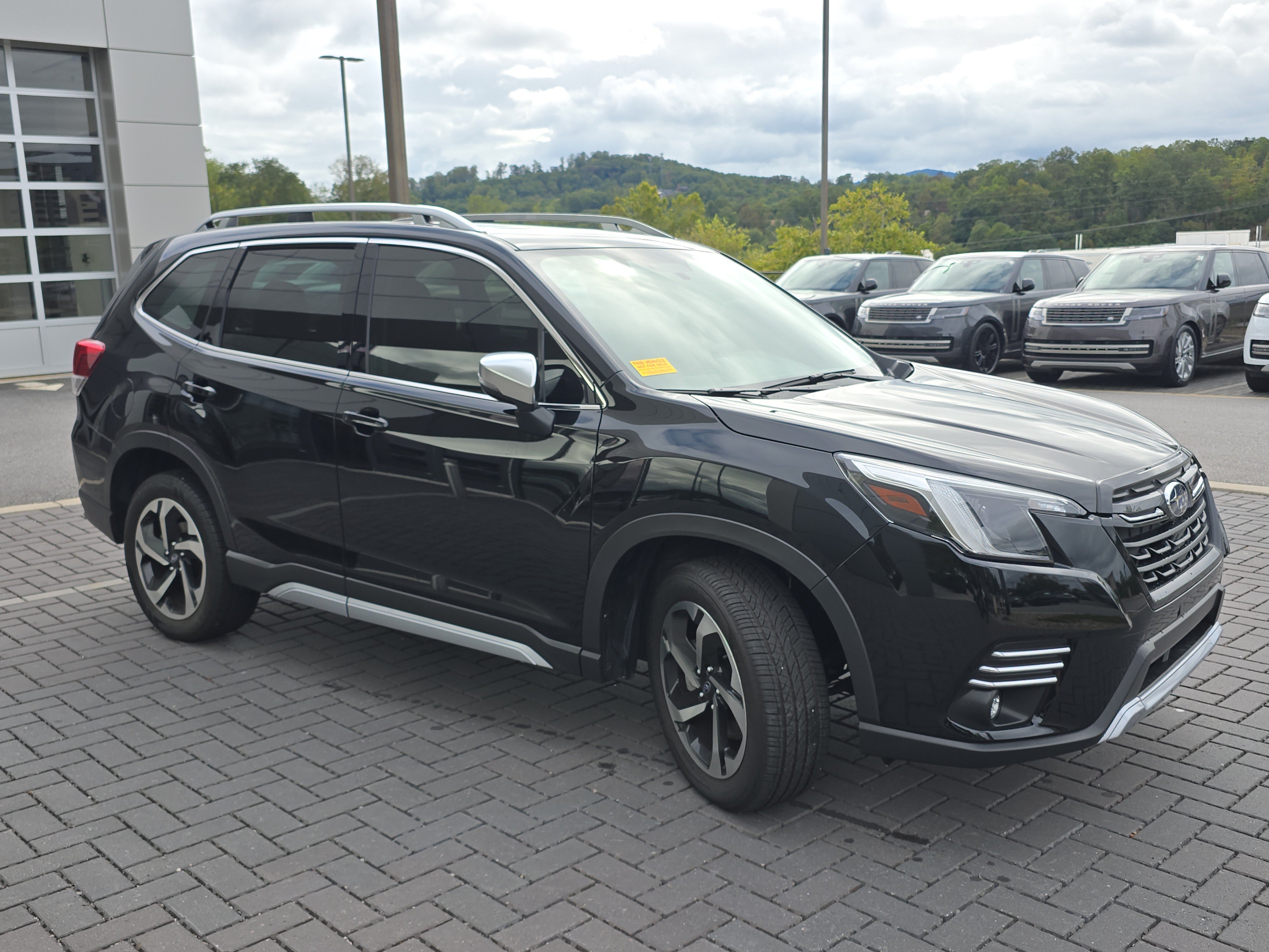 Used 2024 Subaru Forester Touring AWD/4WD image 3