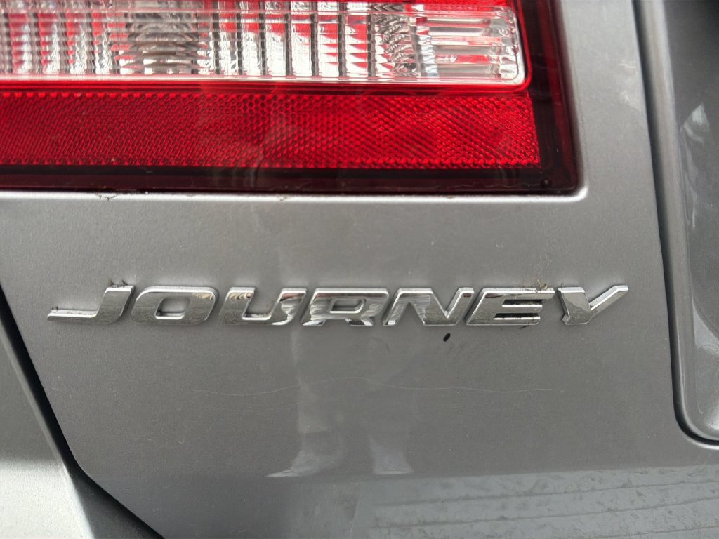 Used 2020 Dodge Journey SE FWD image 31