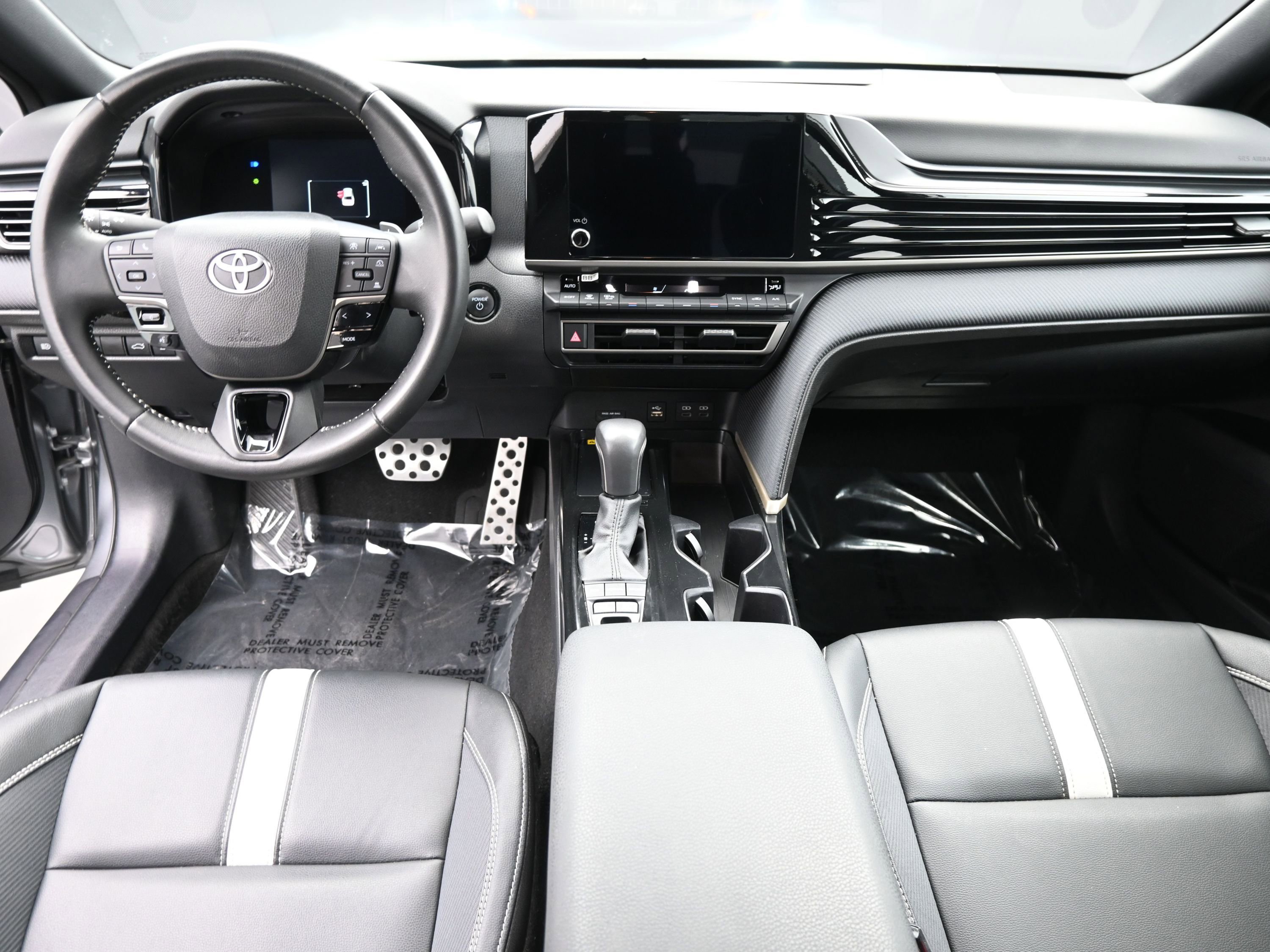 Used 2025 Toyota Camry SE FWD image 16