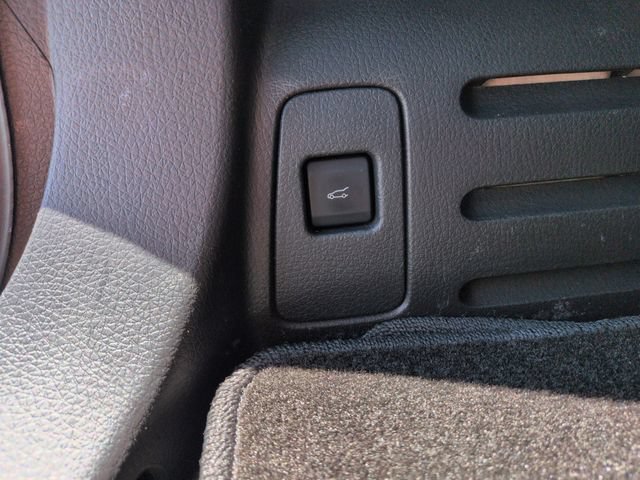 Used 2013 Ford Edge SEL FWD image 22