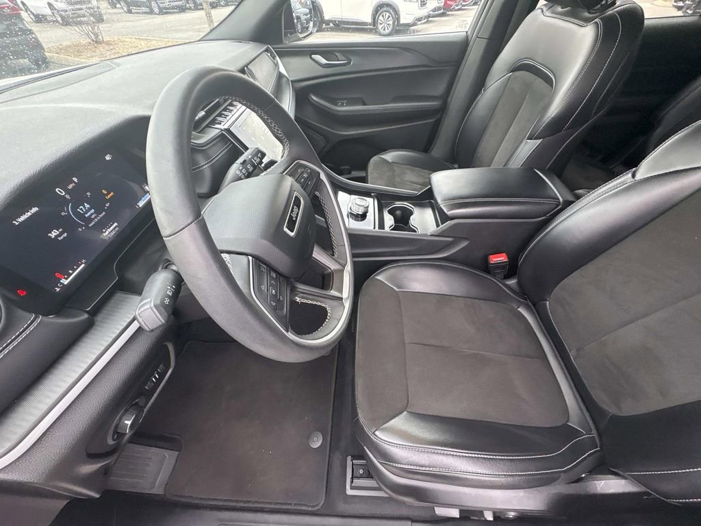 Used 2024 Jeep Grand Cherokee L Altitude image 24