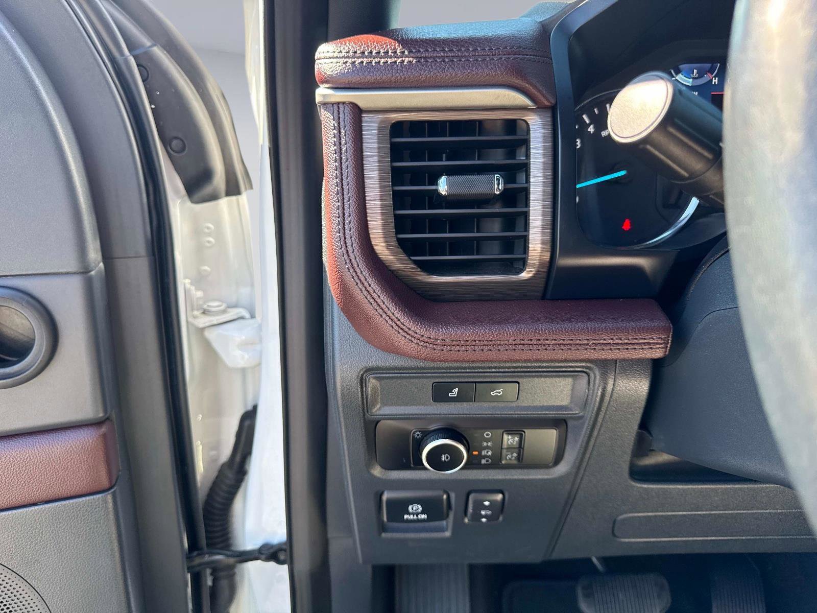 Used 2023 Ford Expedition Limited image 36