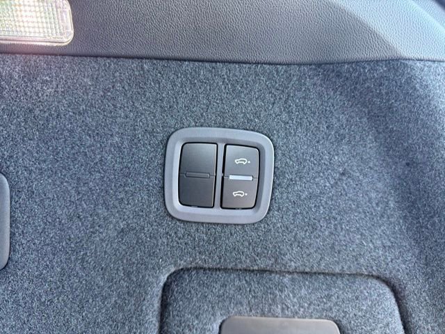 Used 2025 Porsche Cayenne GTS image 29