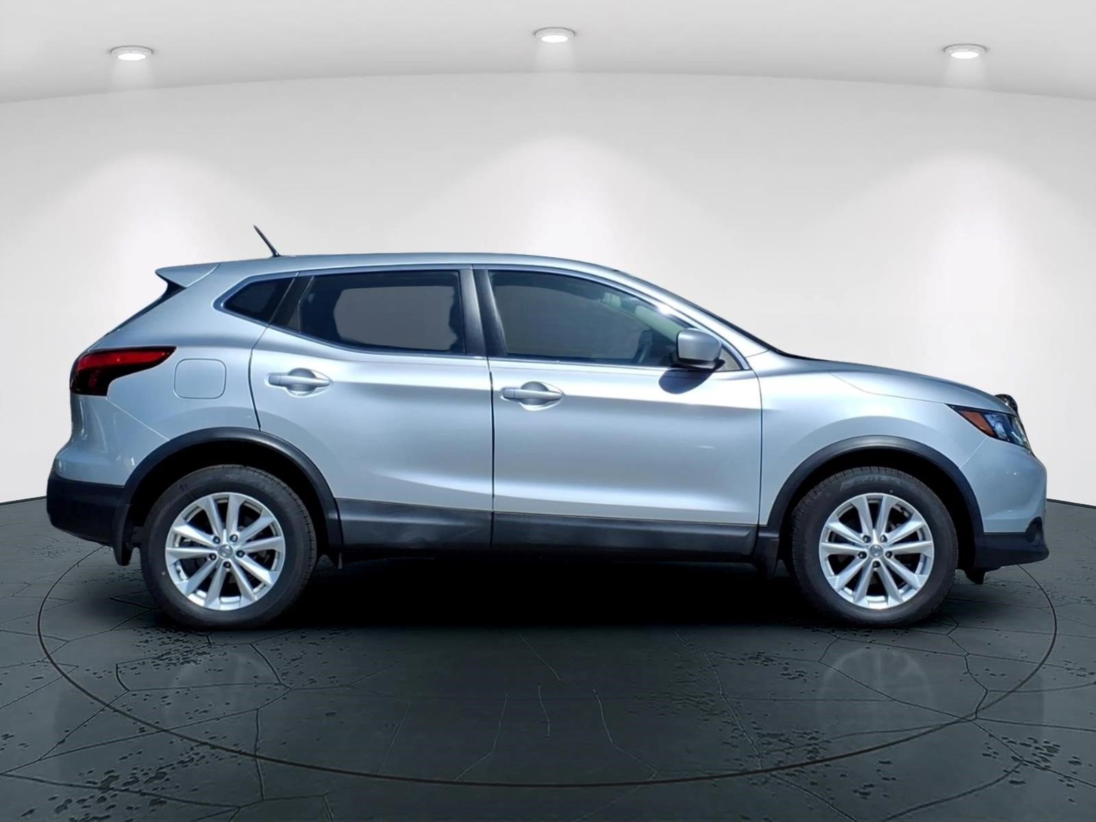 Used 2018 Nissan Rogue Sport S w/ S Appearance Package AWD/4WD image 2