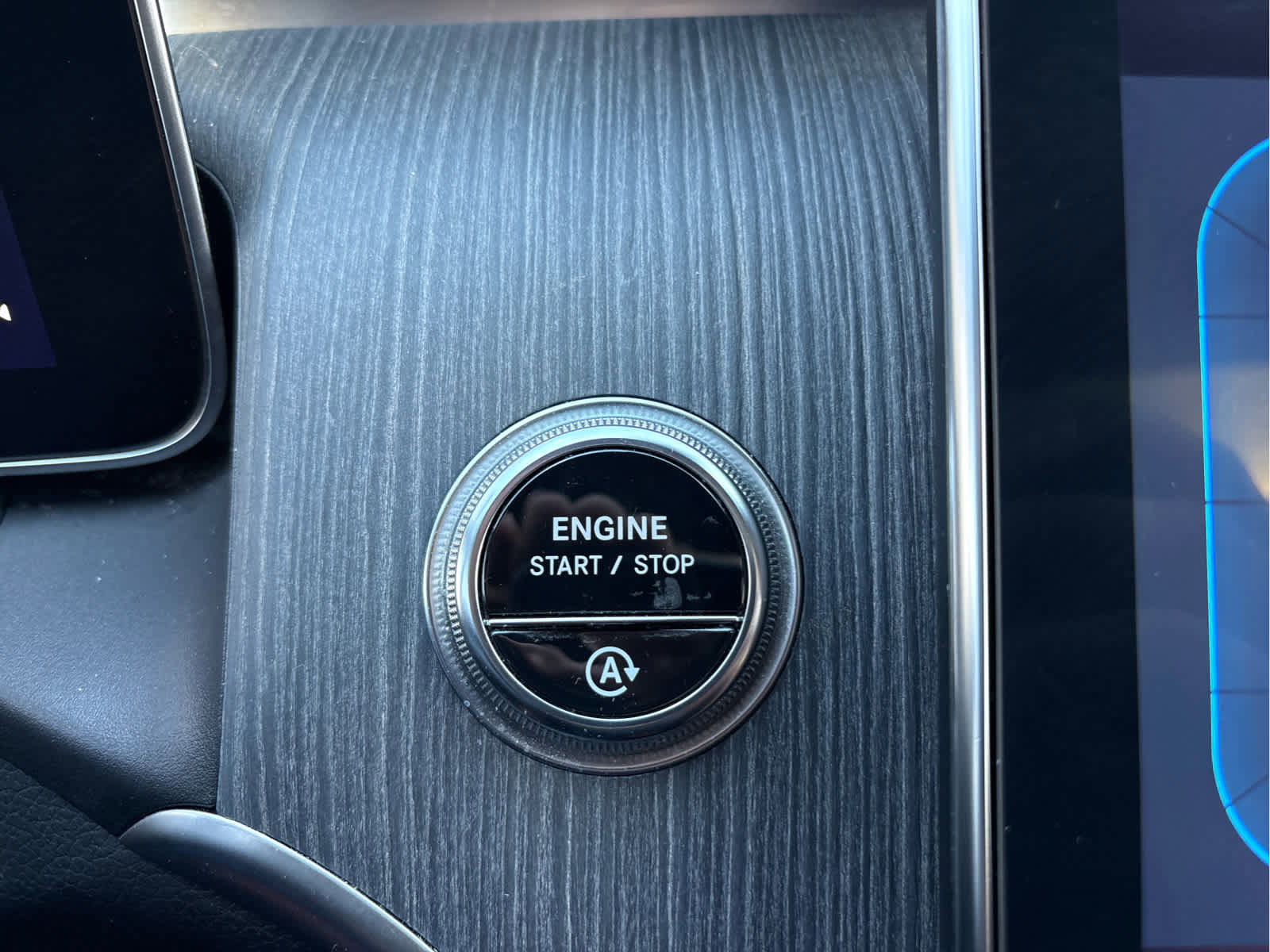 Used 2023 Mercedes-Benz GLC 300 4MATIC image 25