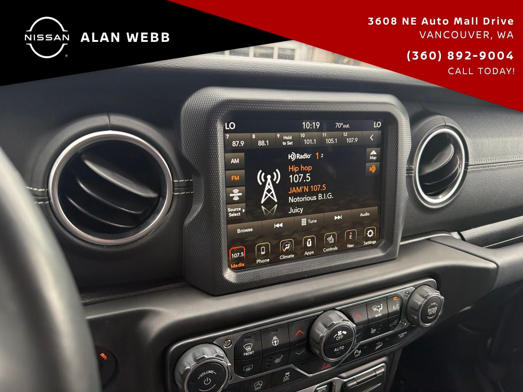 Used 2018 Jeep Wrangler Unlimited Sahara AWD/4WD image 16