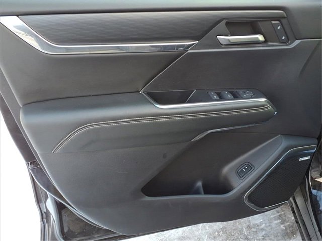 Used 2024 GMC Acadia Elevation image 13