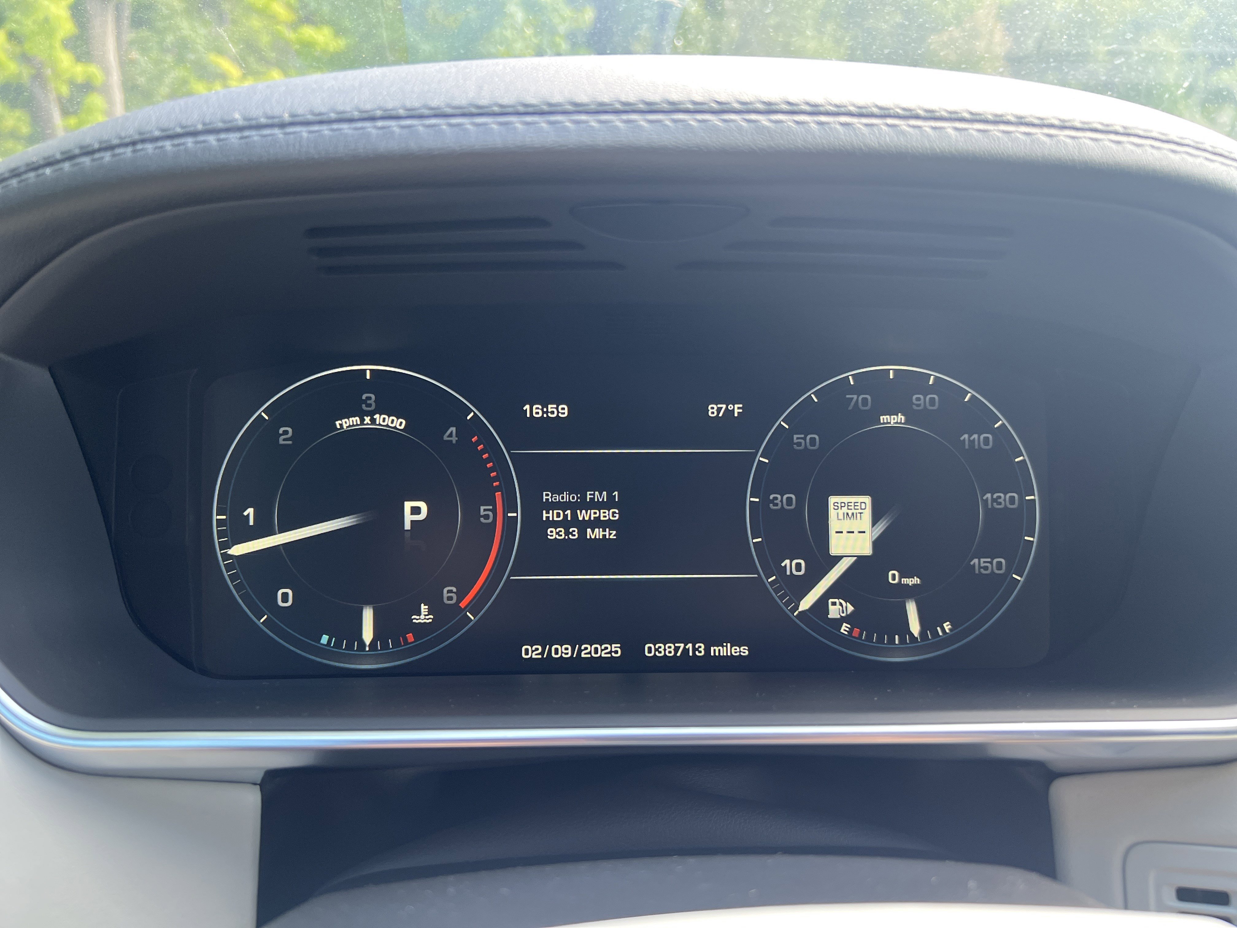 Used 2016 Land Rover Range Rover HSE image 14