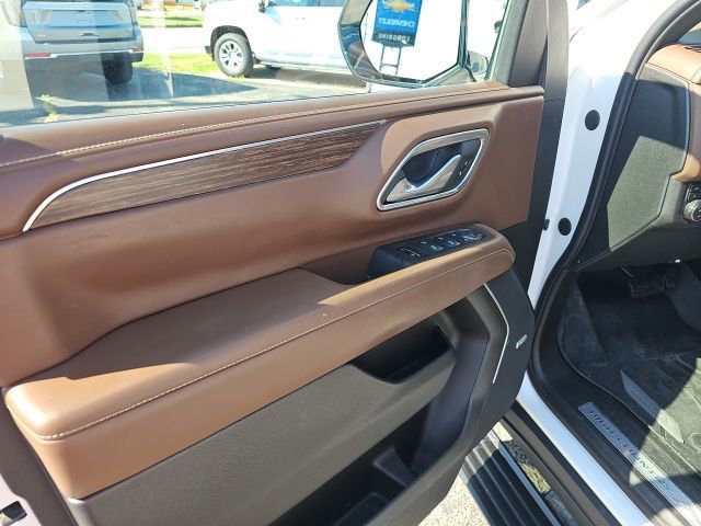 Used 2023 Chevrolet Suburban High Country image 10