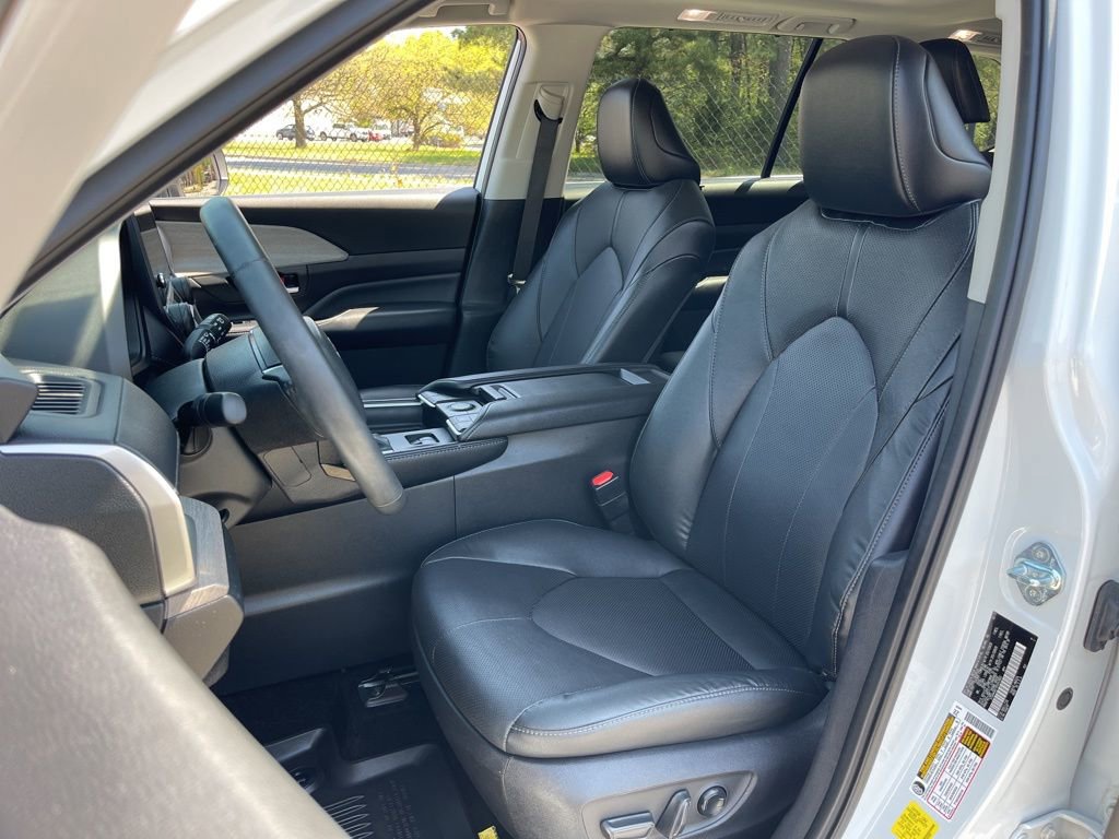 Used 2024 Toyota Grand Highlander AWD image 19