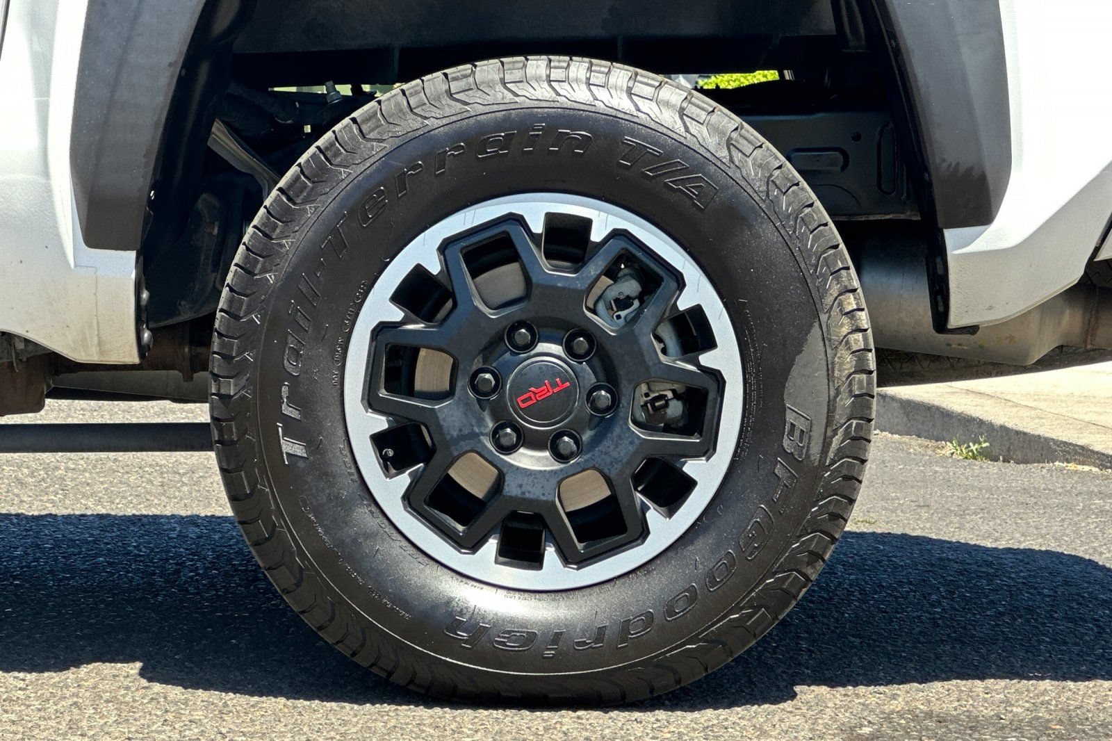 Used 2024 Toyota Tacoma TRD Off-Road AWD/4WD image 30