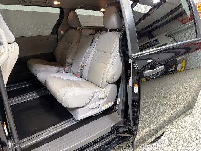 Used 2020 Toyota Sienna L FWD image 23
