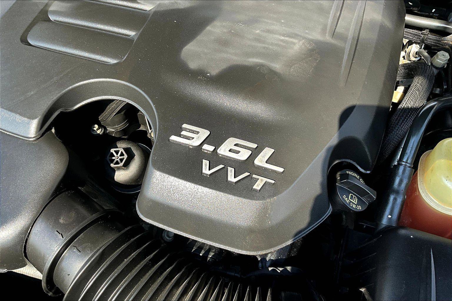 Used 2016 Dodge Challenger SXT image 31