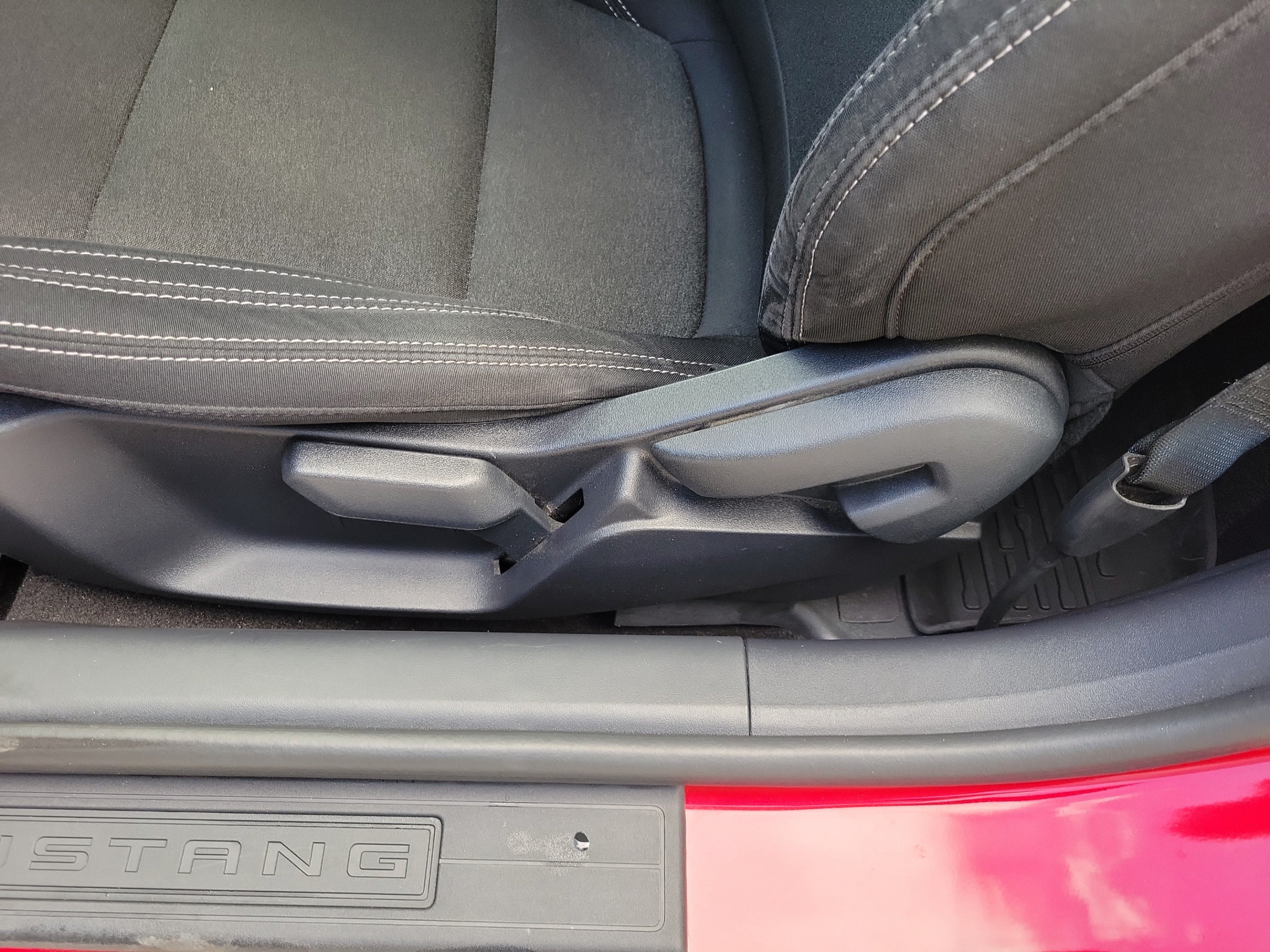 Used 2024 Ford Mustang GT RWD image 9