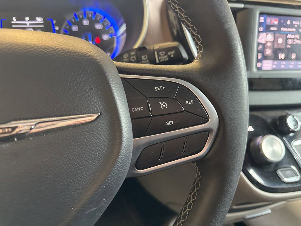 Used 2023 Chrysler Voyager LX image 16