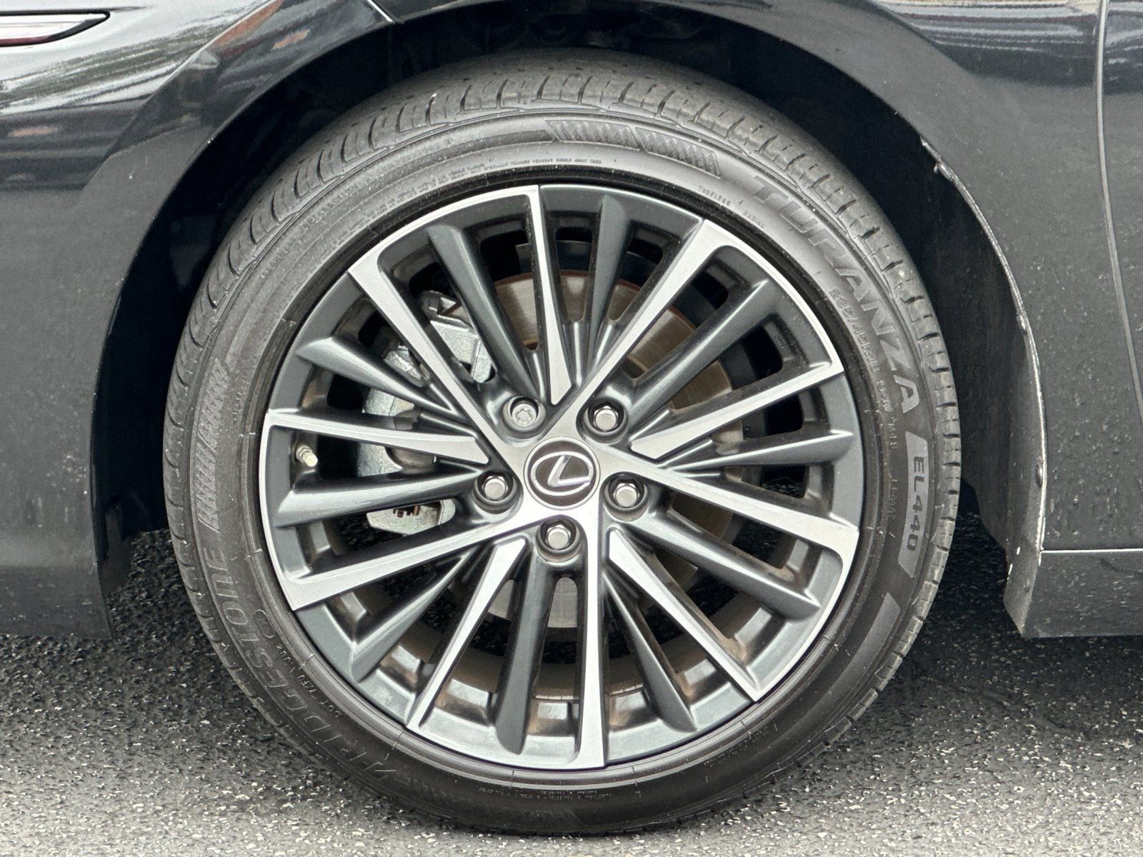 Used 2022 Lexus ES 300h w/ Premium Package FWD image 32