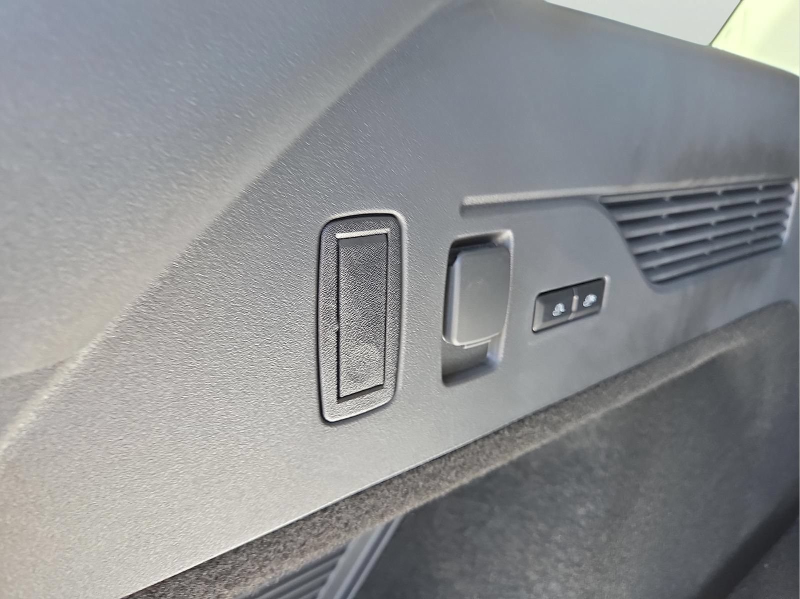 New 2026 Lincoln Nautilus Reserve AWD/4WD image 9