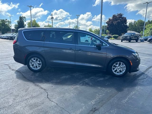 Used 2023 Chrysler Voyager LX FWD image 3