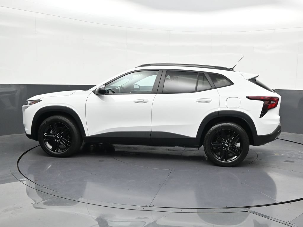 Used 2024 Chevrolet Trax ACTIV w/ Sunroof Package FWD image 2