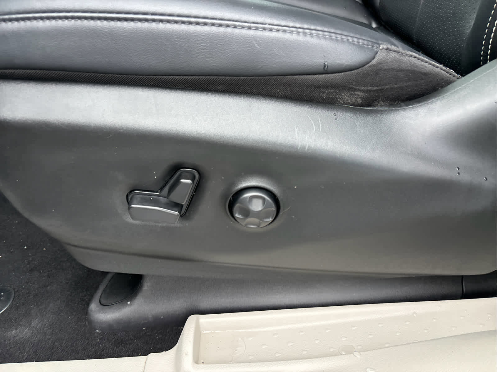 Used 2024 Chrysler Pacifica Touring-L image 9