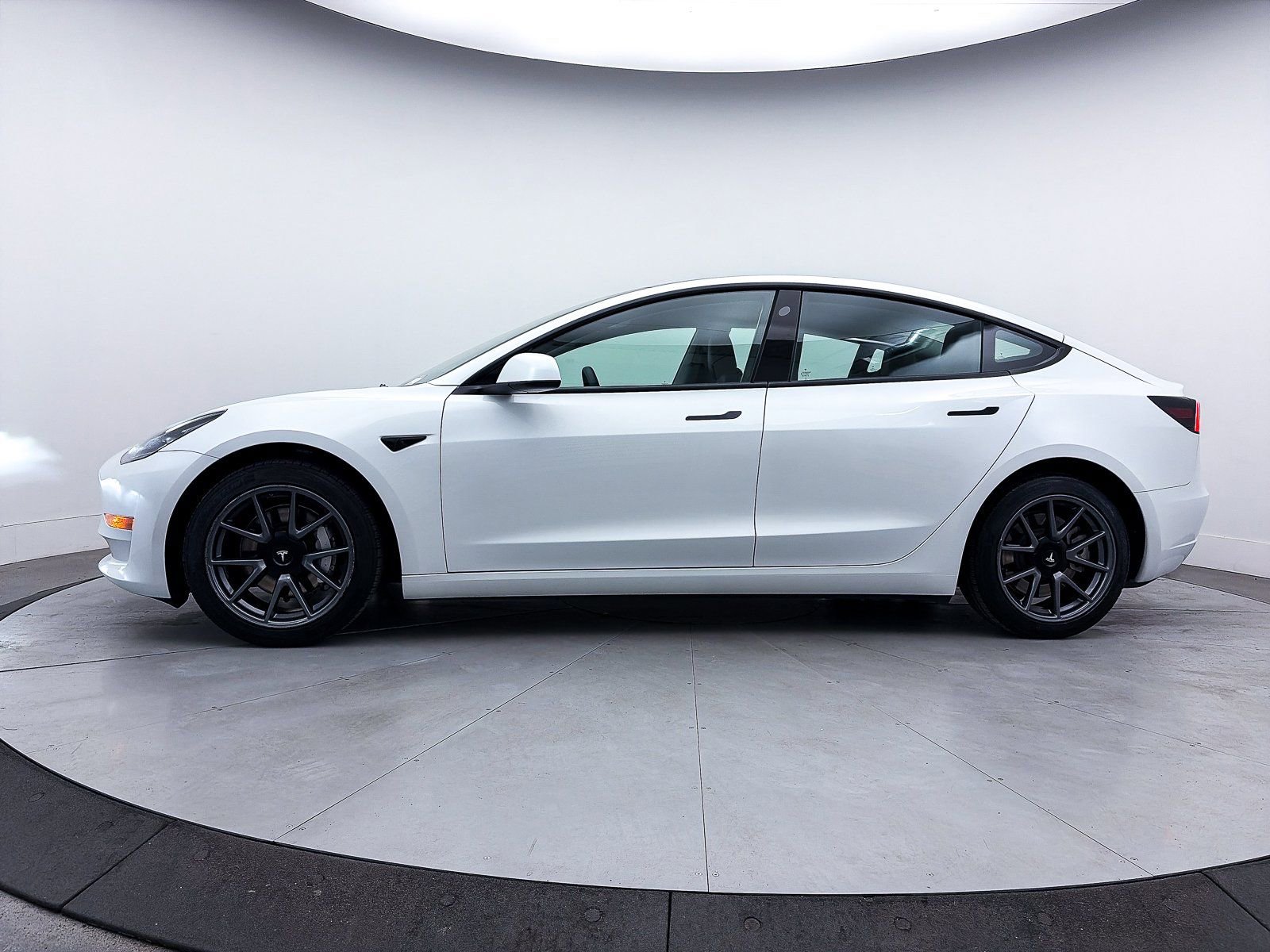 Used 2023 Tesla Model 3 Standard Range image 34