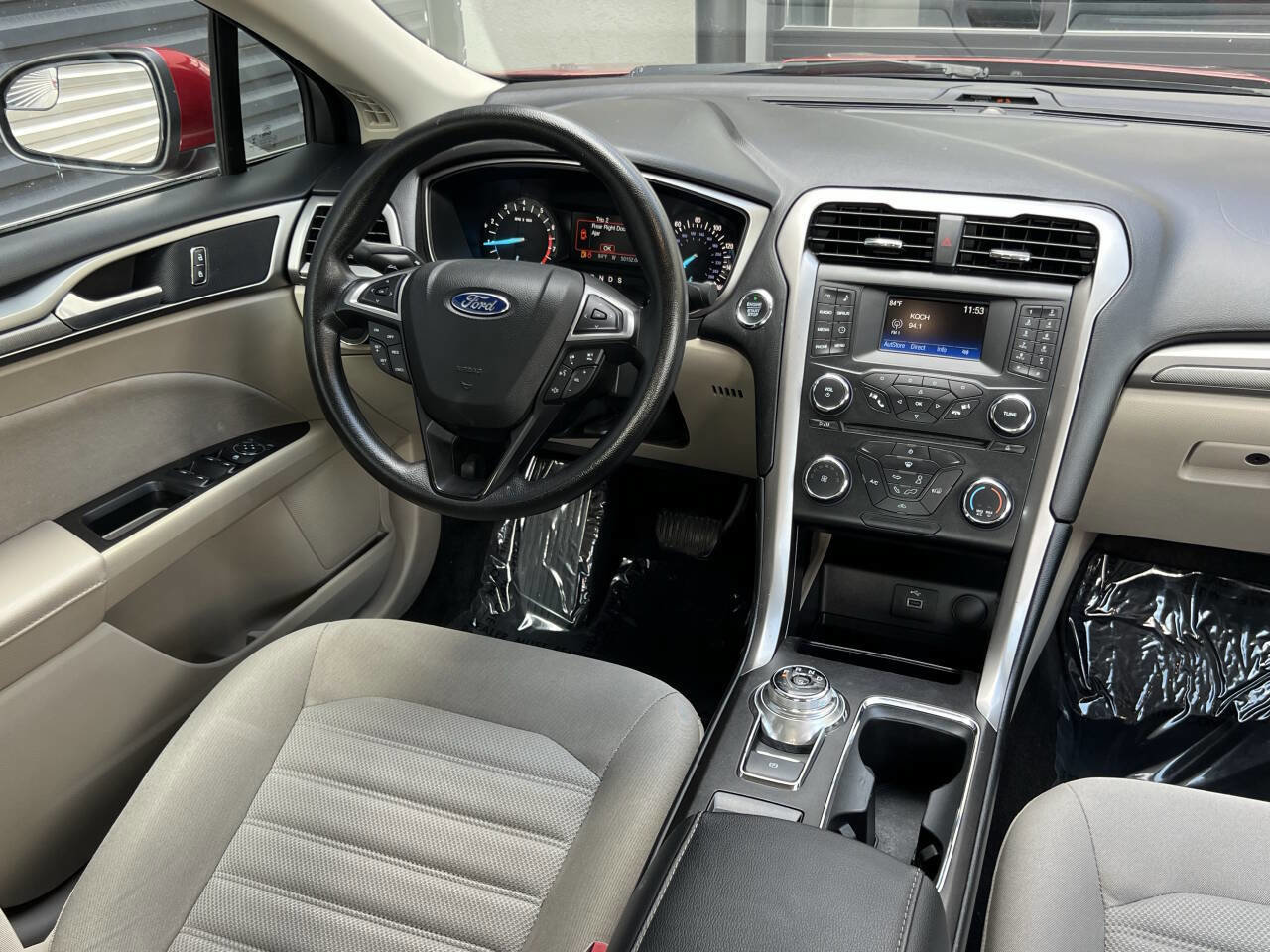 Used 2017 Ford Fusion SE FWD image 22