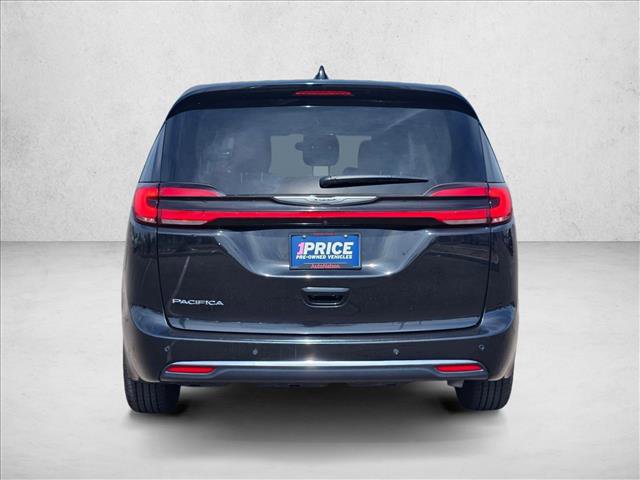 Used 2023 Chrysler Pacifica Touring-L FWD image 6
