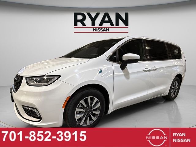 Used 2023 Chrysler Pacifica Touring-L image 5