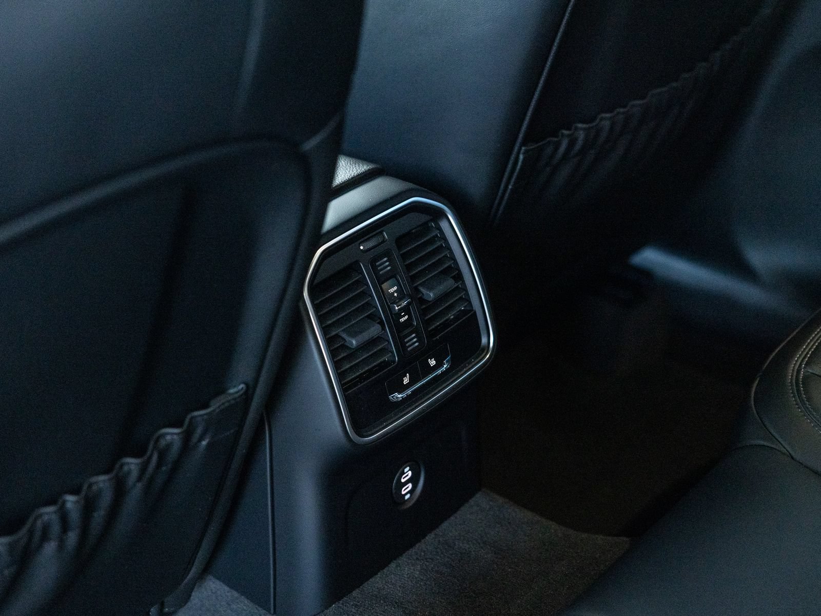 Certified 2026 Porsche Macan AWD/4WD image 28