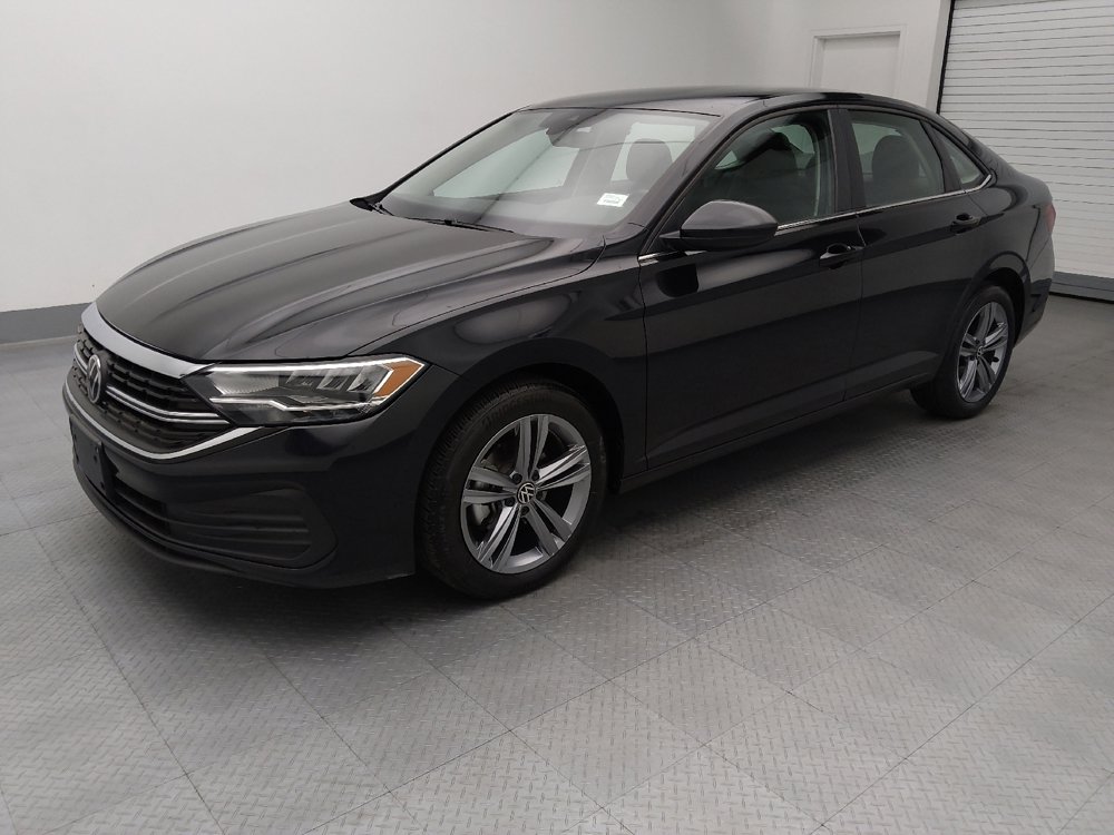 Used 2024 Volkswagen Jetta SE FWD image 2