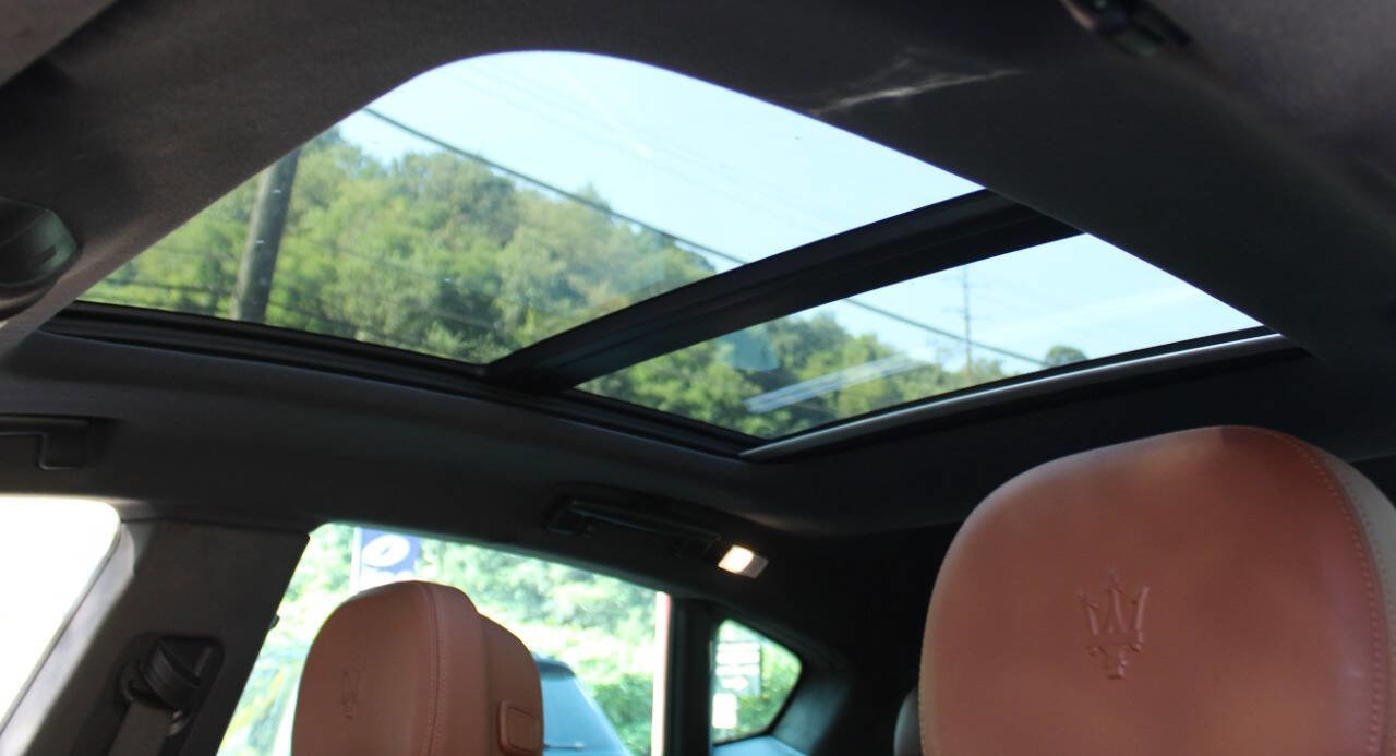 Used 2020 Maserati Levante image 12