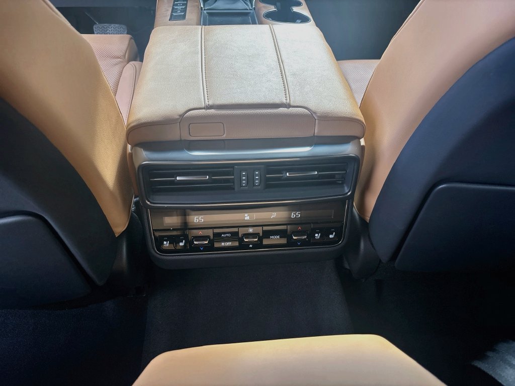 Used 2024 Lexus LX 600 4WD w/ Appearance Package image 27