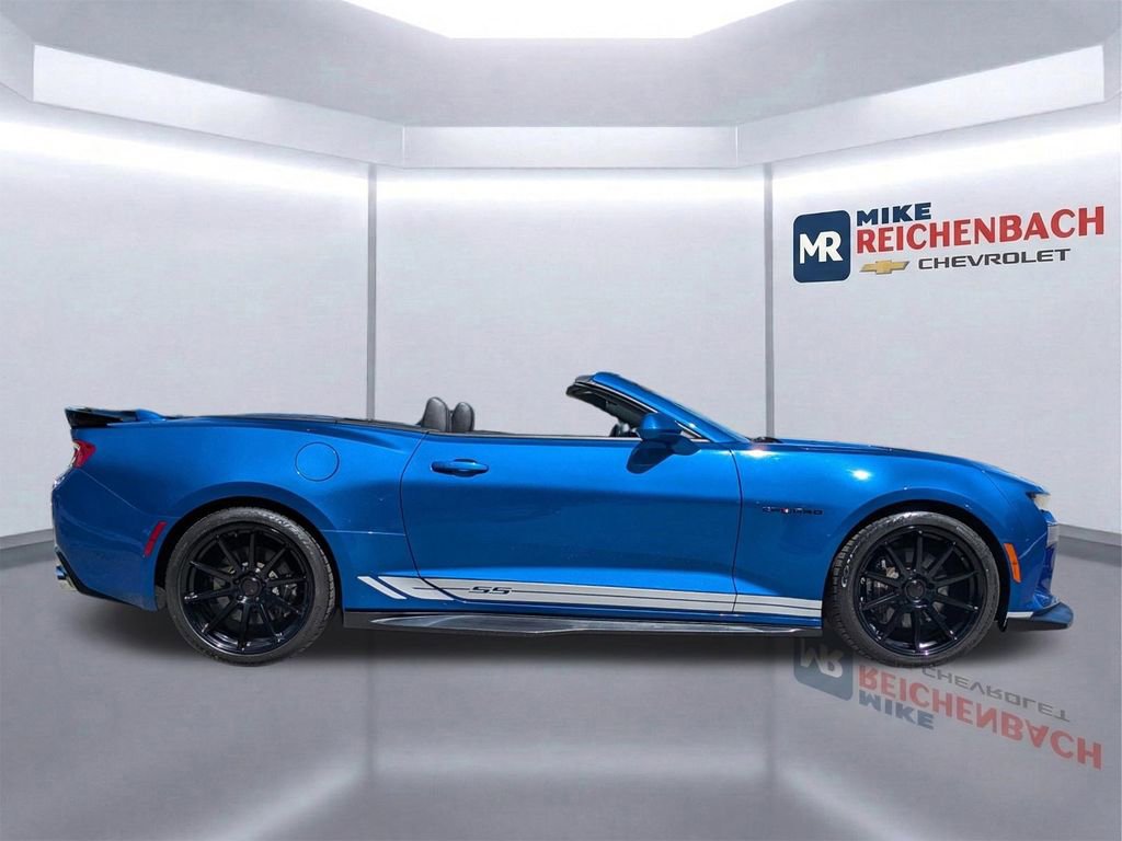 Used 2016 Chevrolet Camaro SS image 2