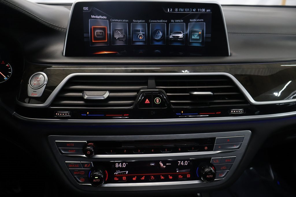 Used 2017 BMW 750i image 21