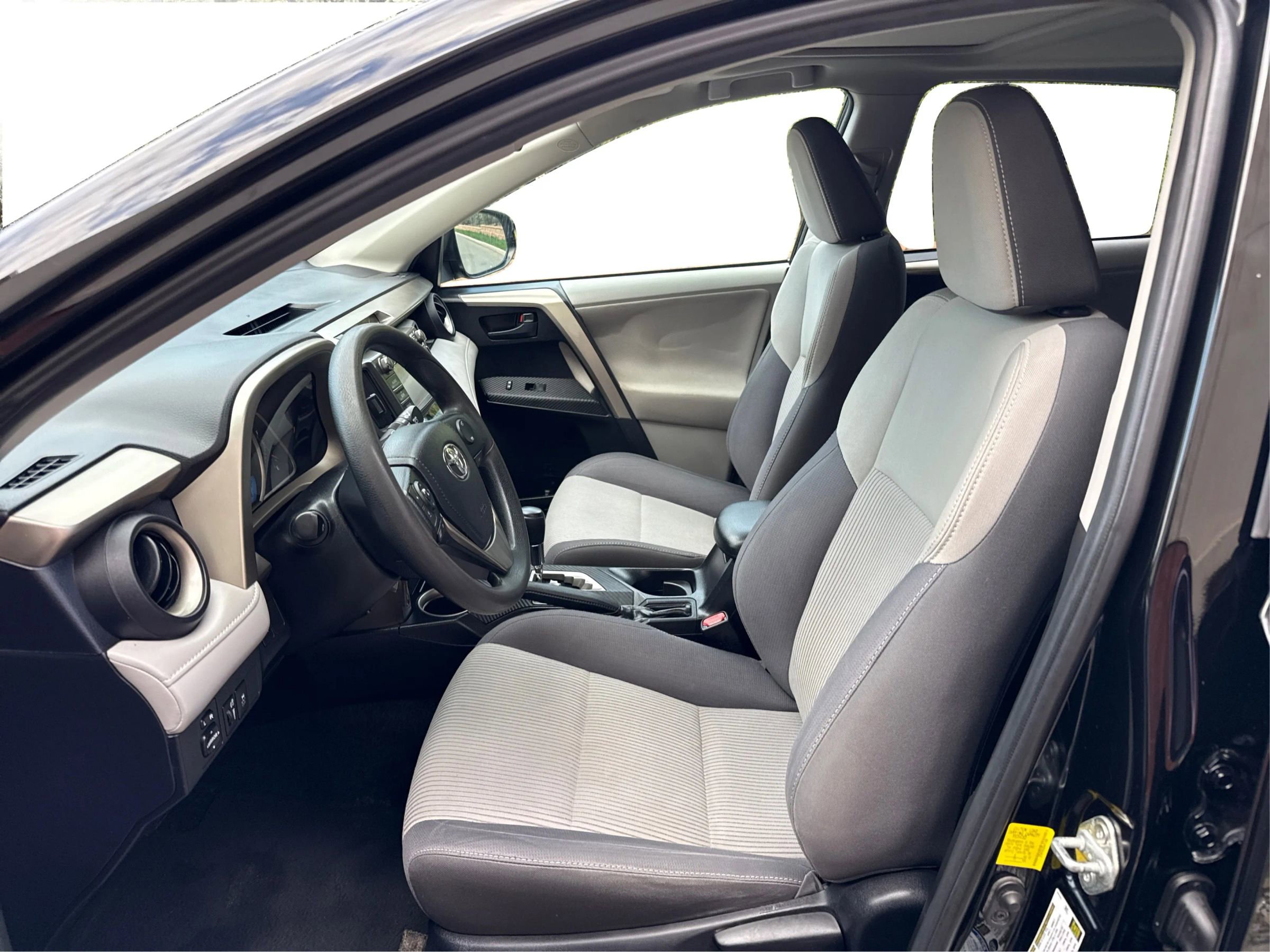 Used 2013 Toyota RAV4 XLE AWD/4WD image 9