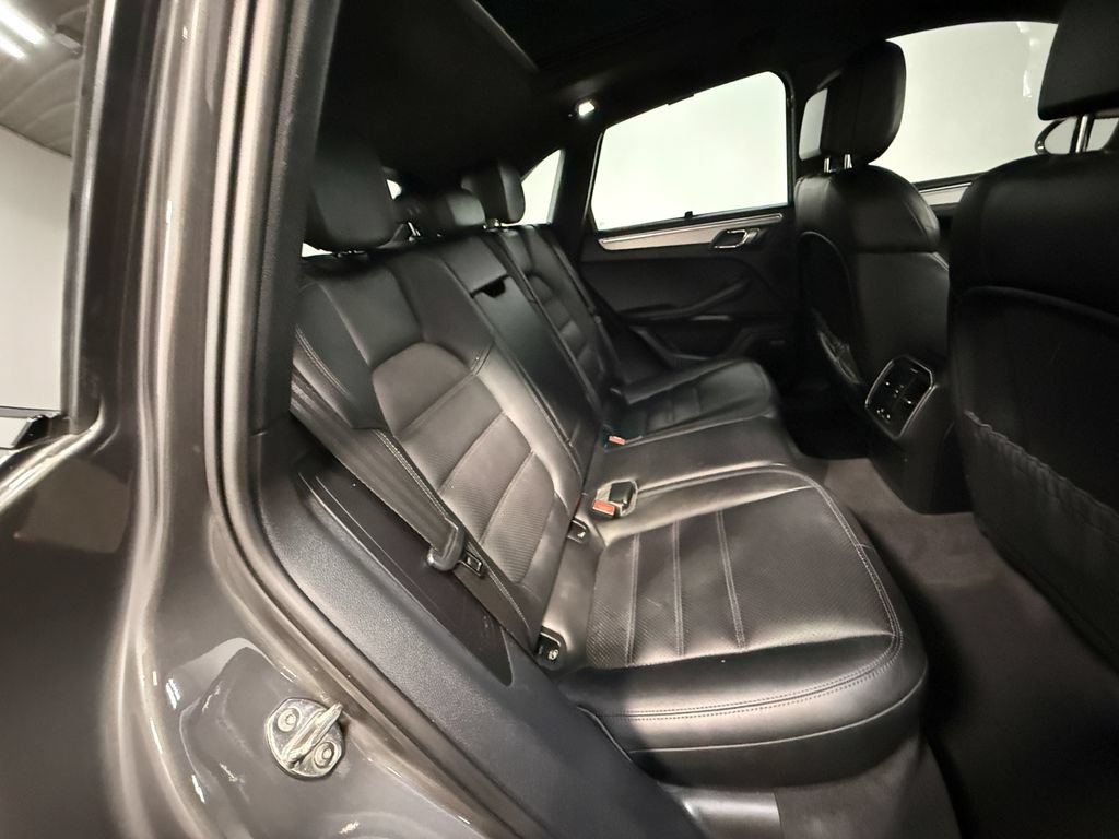 Used 2015 Porsche Macan Turbo AWD/4WD image 14