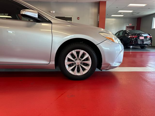 Used 2016 Toyota Camry LE FWD image 30