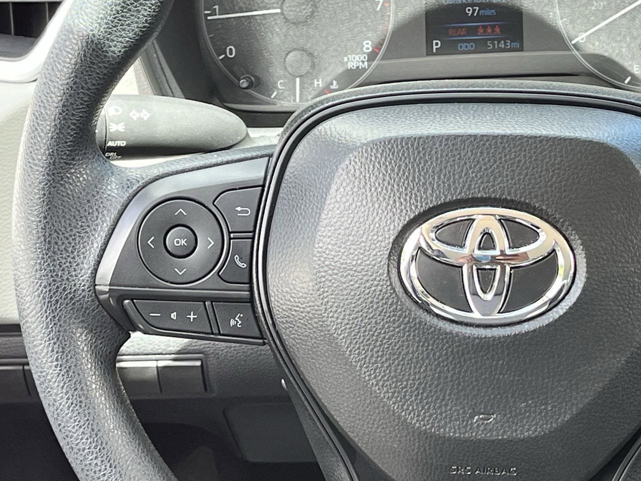 Used 2025 Toyota Corolla LE FWD image 12