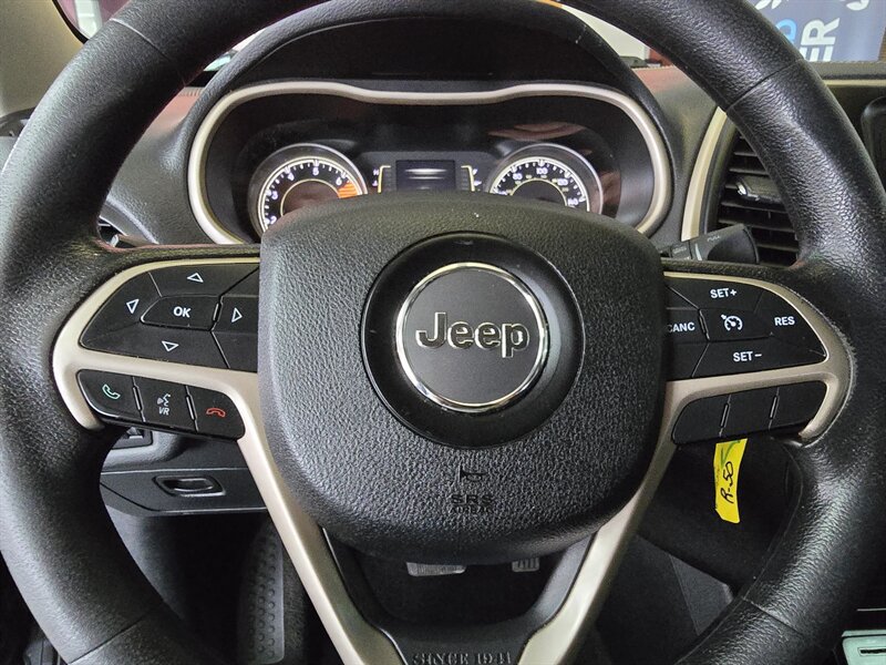 Used 2016 Jeep Cherokee Sport FWD image 18