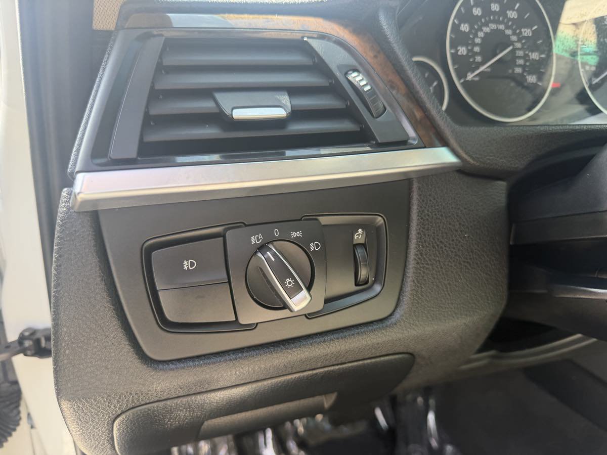 Used 2015 BMW 328i Sedan RWD image 12