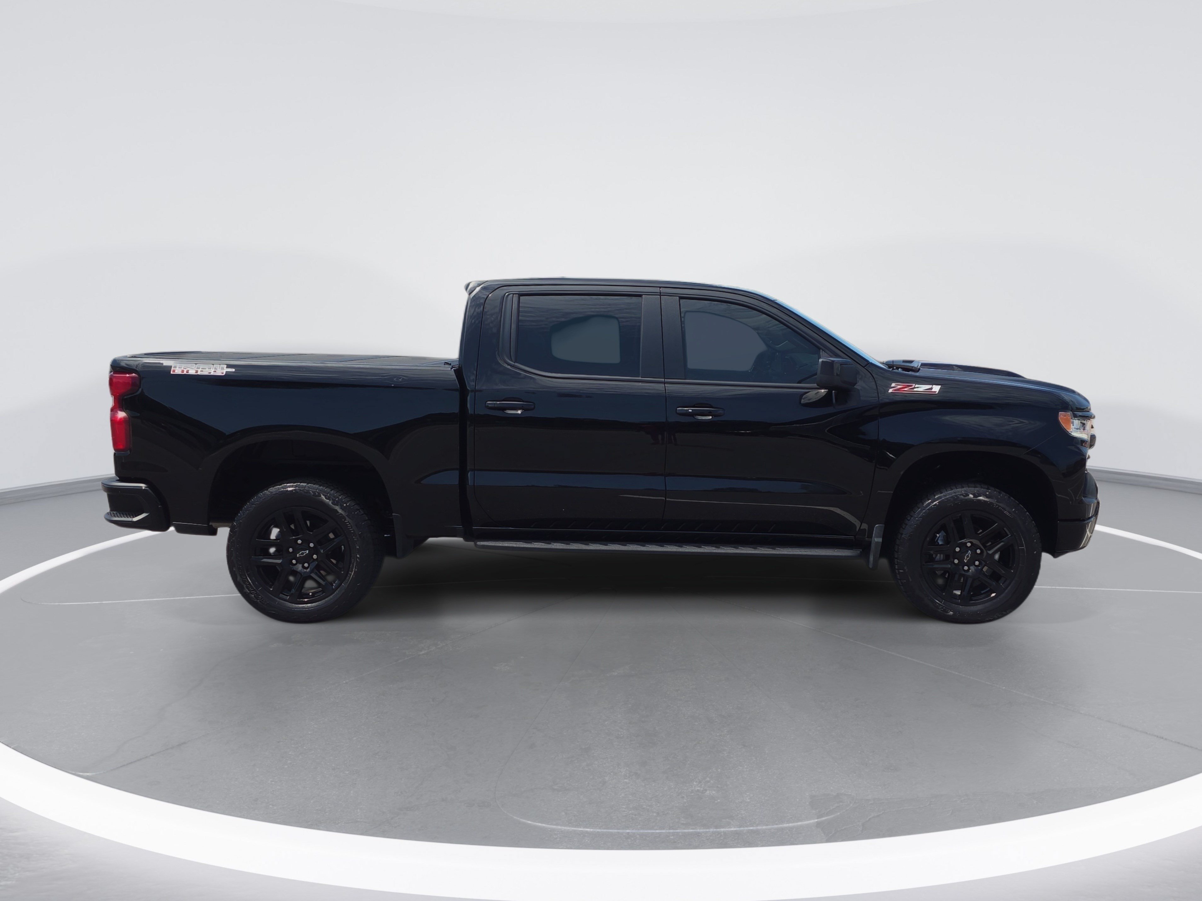 Used 2025 Chevrolet Silverado 1500 LT Trail Boss w/ Convenience Package II AWD/4WD image 2