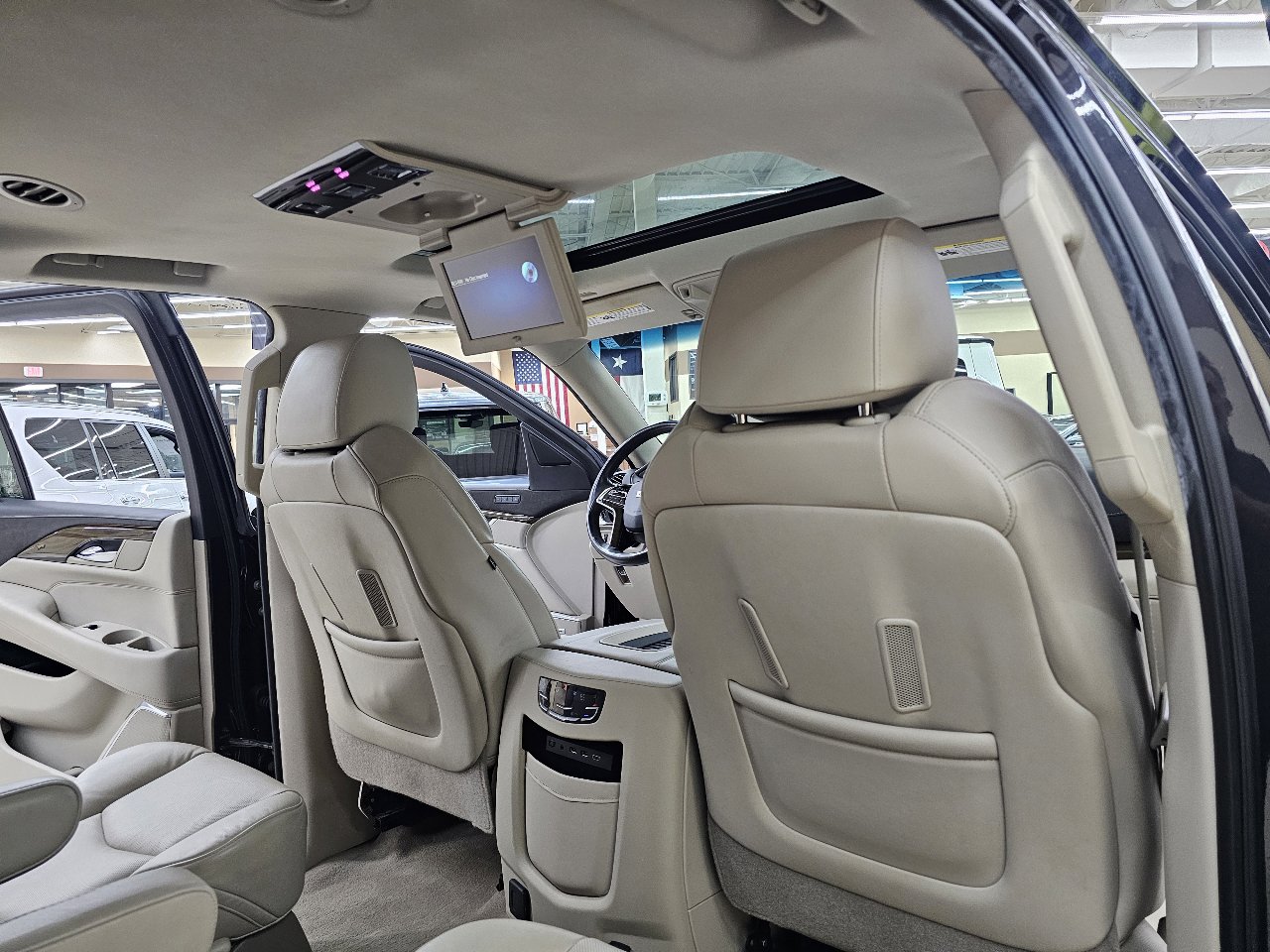 Used 2019 Cadillac Escalade ESV Premium Luxury w/ LPO, Radiant Package image 24