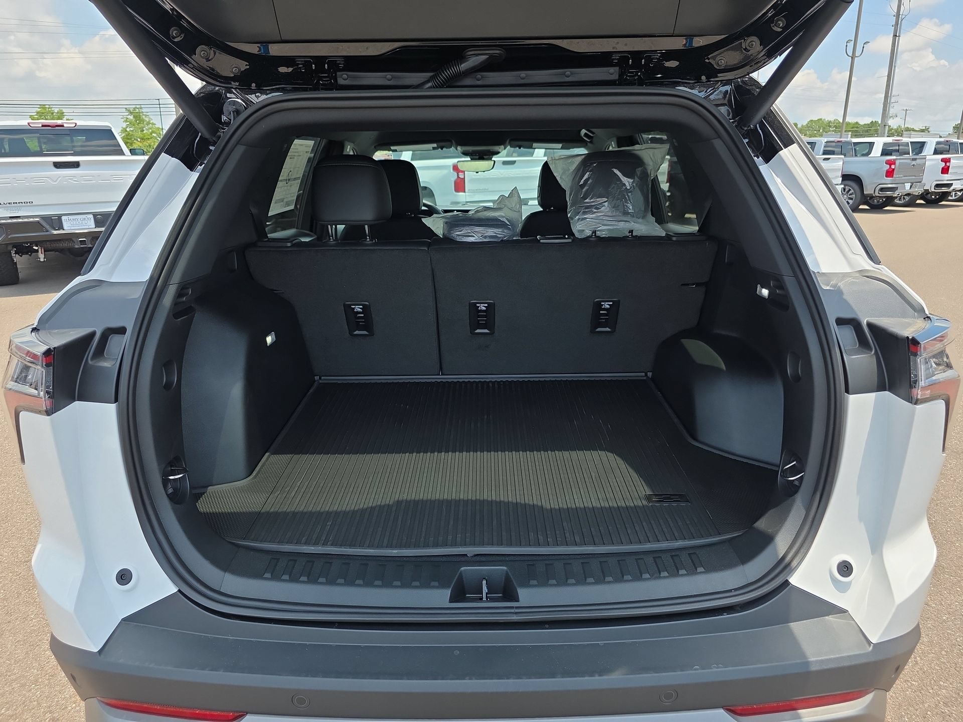 New 2026 Chevrolet Equinox LT w/ Convenience Package II FWD image 13
