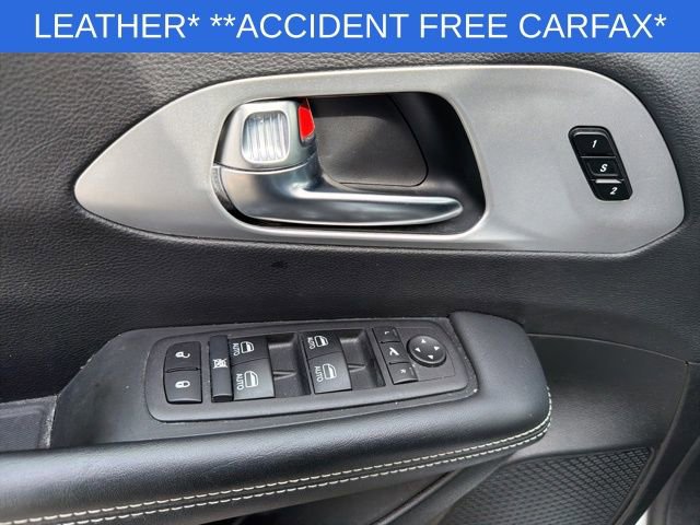Used 2025 Chrysler Pacifica Limited image 27