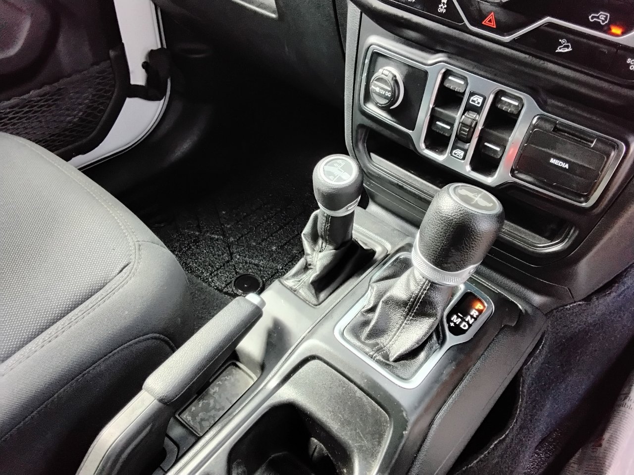 Used 2023 Jeep Wrangler Unlimited Sport image 15