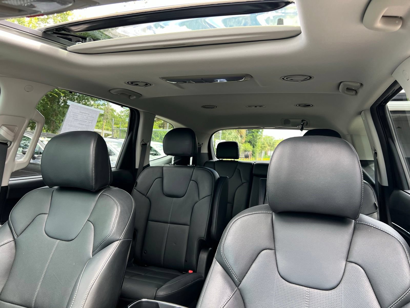Used 2025 Kia Telluride EX w/ EX Captain's Chair Package FWD image 35