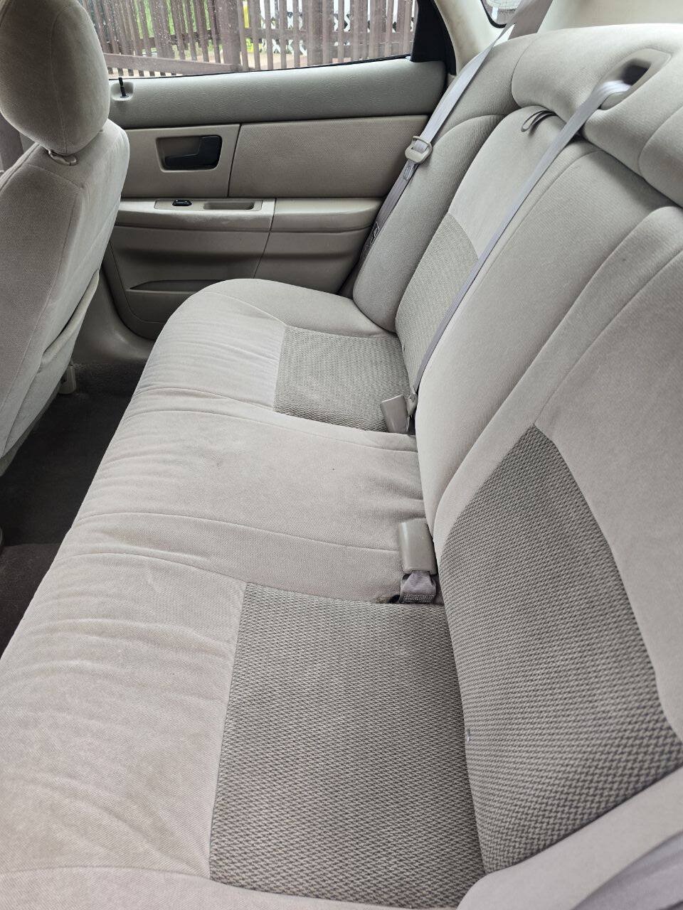 Used 2003 Ford Taurus SES FWD image 16