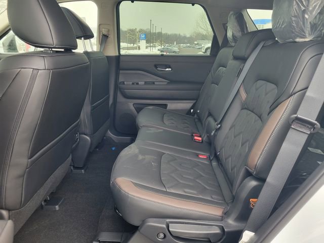 New 2026 Nissan Pathfinder Platinum w/ Cargo Package image 31