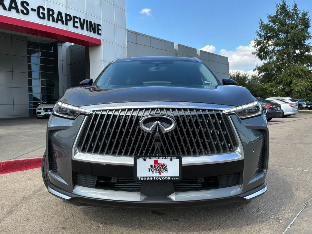 Used 2026 INFINITI QX60 Luxe FWD image 3